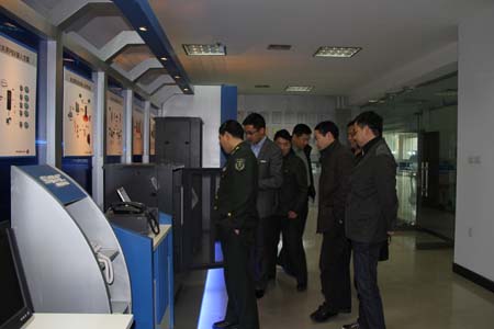 浙江省軍區(qū)通信處蒞臨申甌公司參觀指導(dǎo)