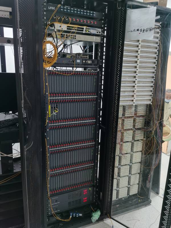 重慶市西區(qū)醫(yī)院程控交換機主機圖 重慶市西區(qū)醫(yī)院程控交換機主機圖