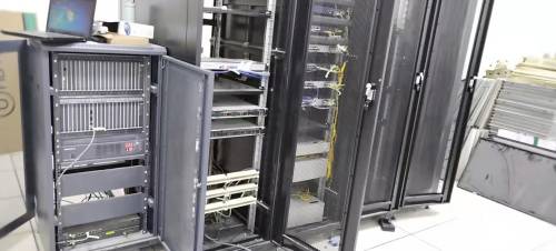 興文天下奇觀豪生酒店程控交換機主機圖